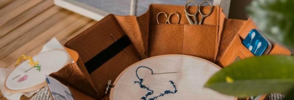 Meuble en bois vintage - 500 échevettes de fil - Boites à Couture -  Rangement couture - Couture